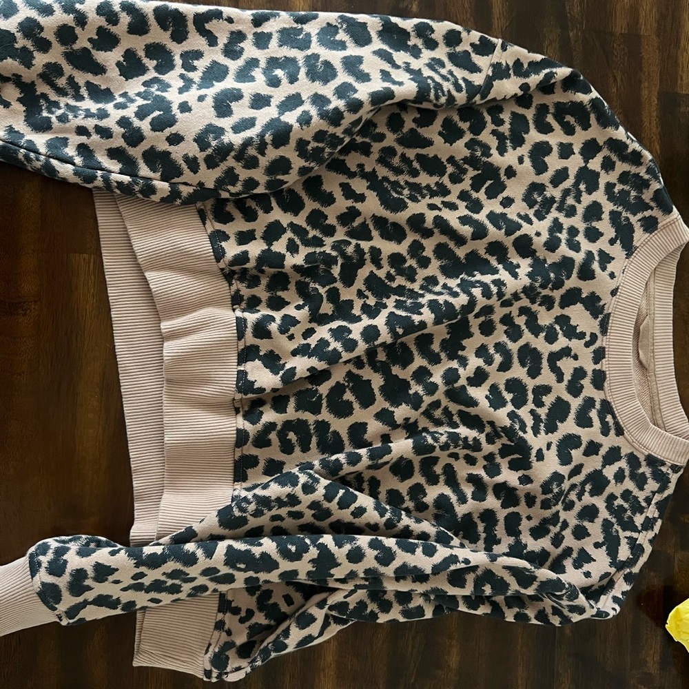 🖤 NWT Leopard Print Crewneck Sweatshirt 🖤